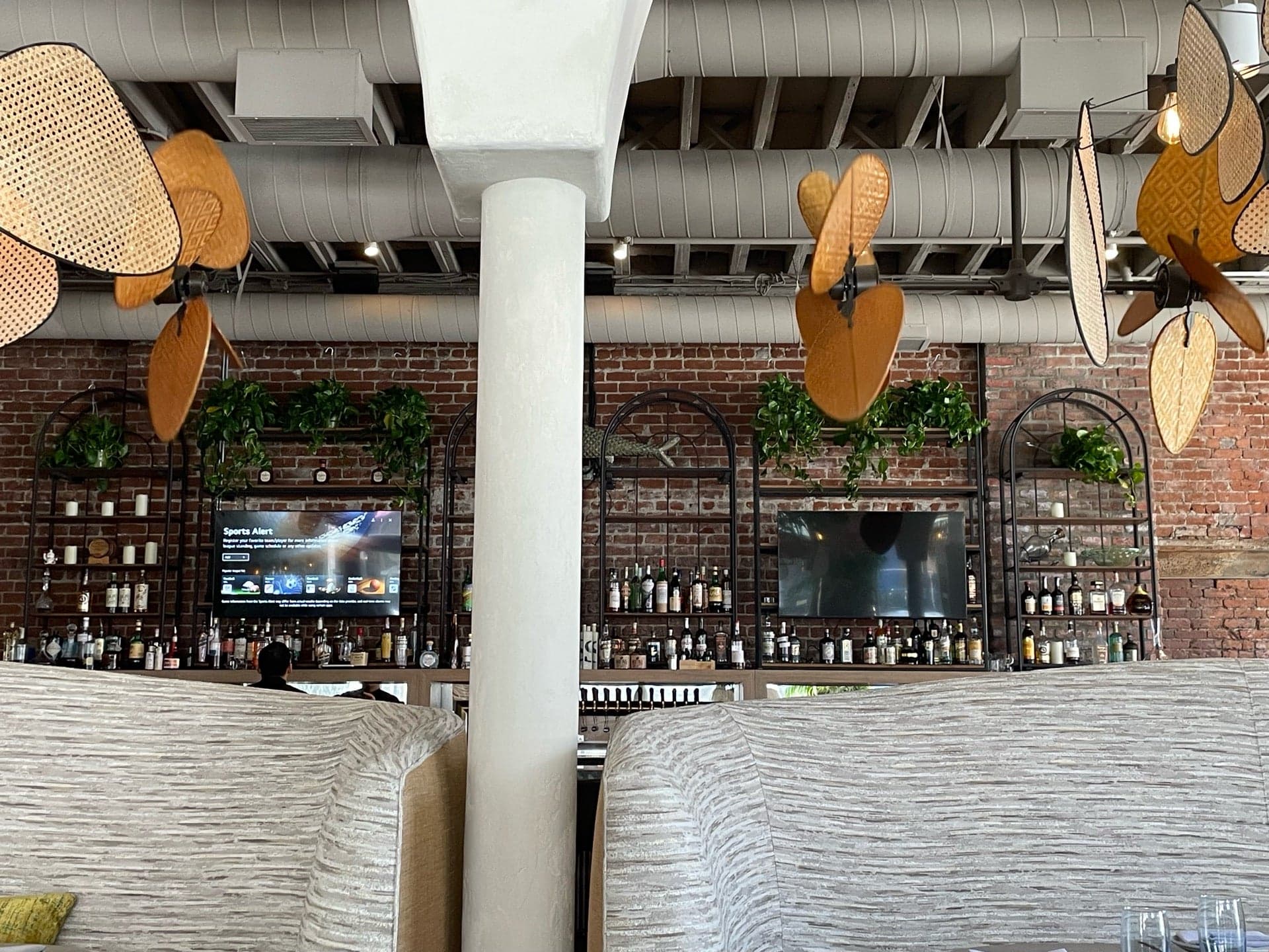 Pez Coastal Kitchen, a restaurant in Pasadena
