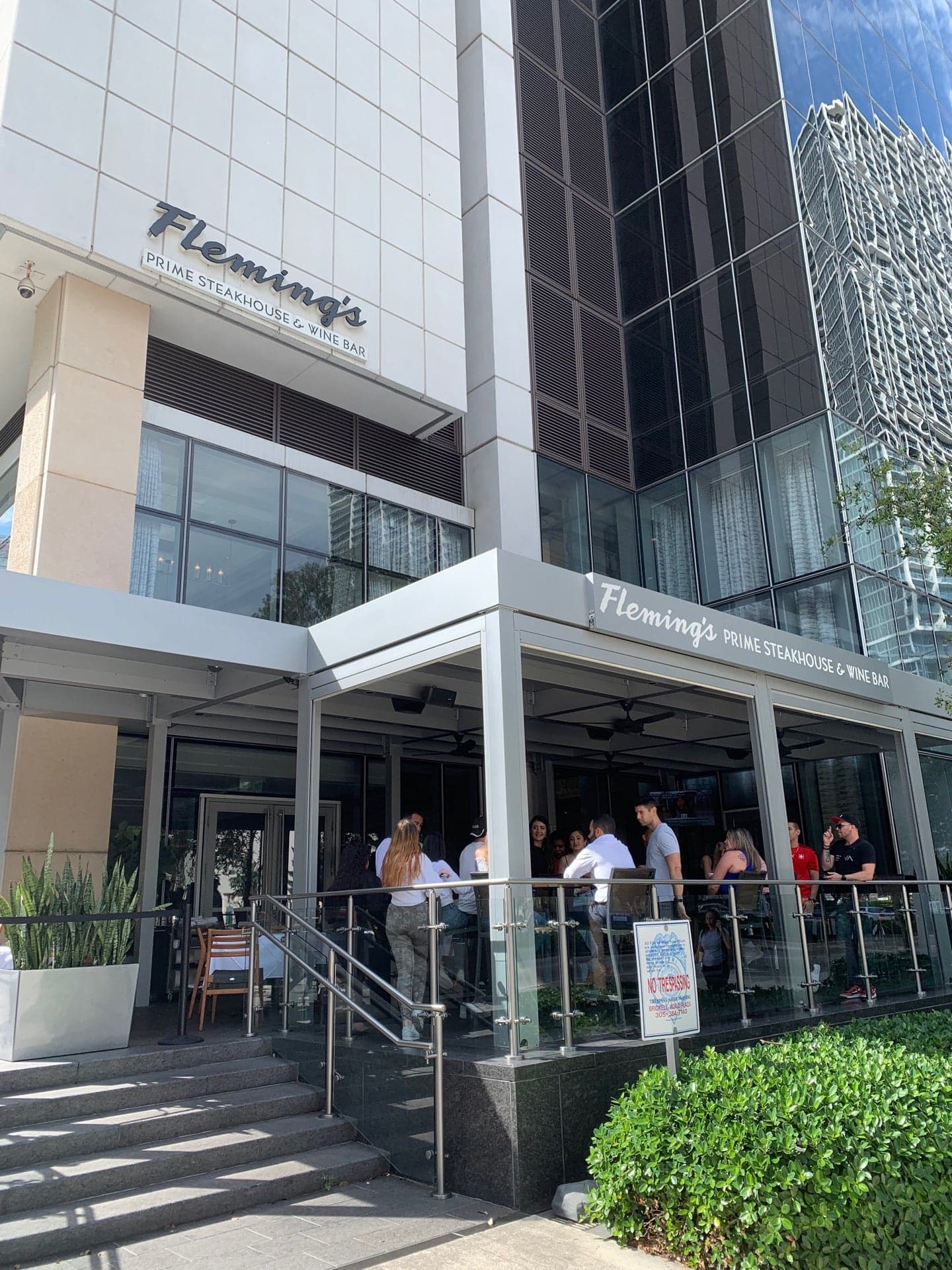 Fleming's Prime Steakhouse & Wine Bar, a bar in Miami