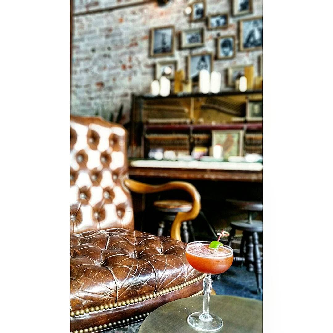 Love Song Bar, a bar in Los Angeles