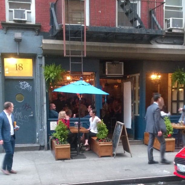 Mother's Ruin, a bar in New York